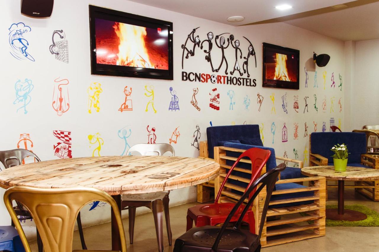 Bcnsporthostels Barcelona Bagian luar foto