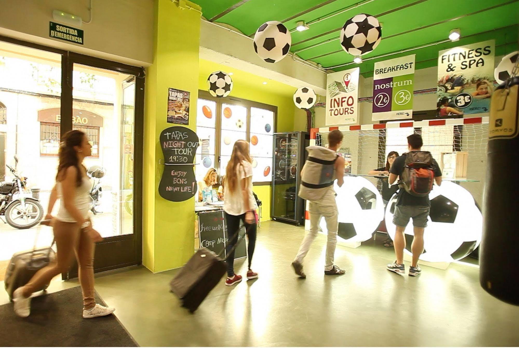 Bcnsporthostels Barcelona Bagian luar foto