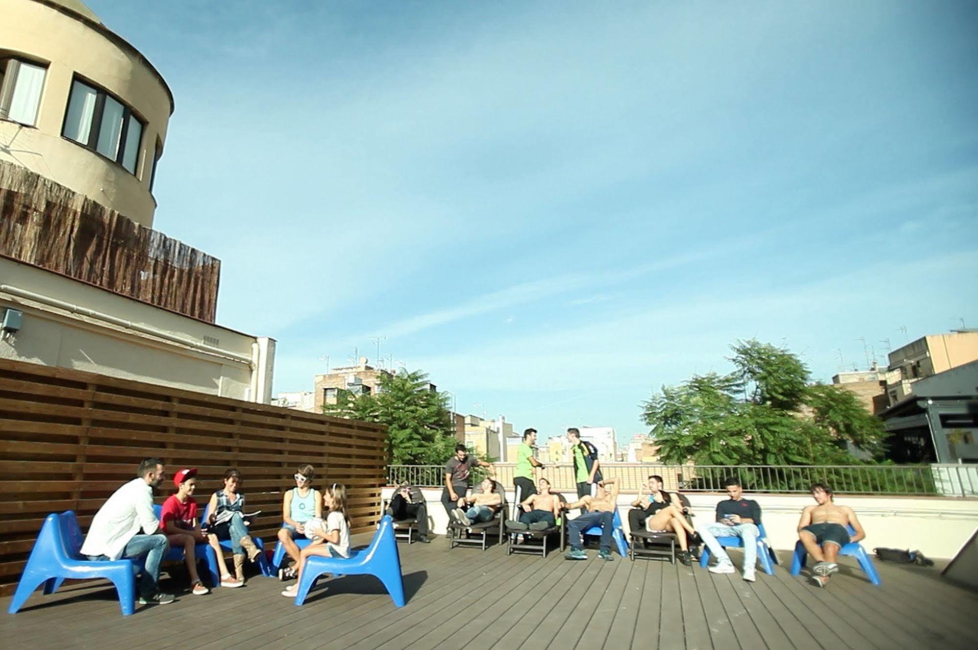 Bcnsporthostels Barcelona Bagian luar foto